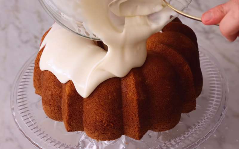 How to Make a Classic Vanilla Bundt Cake