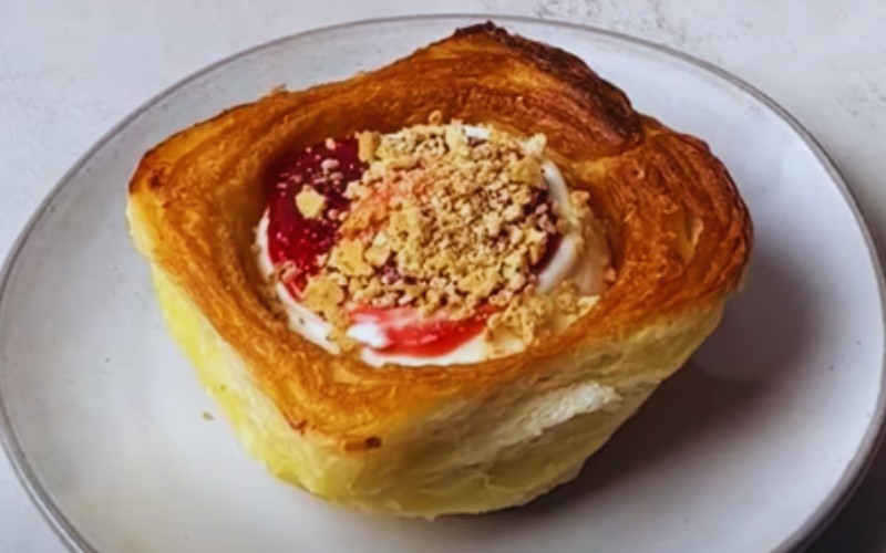 How to Make Cheesecake Croissant Buns